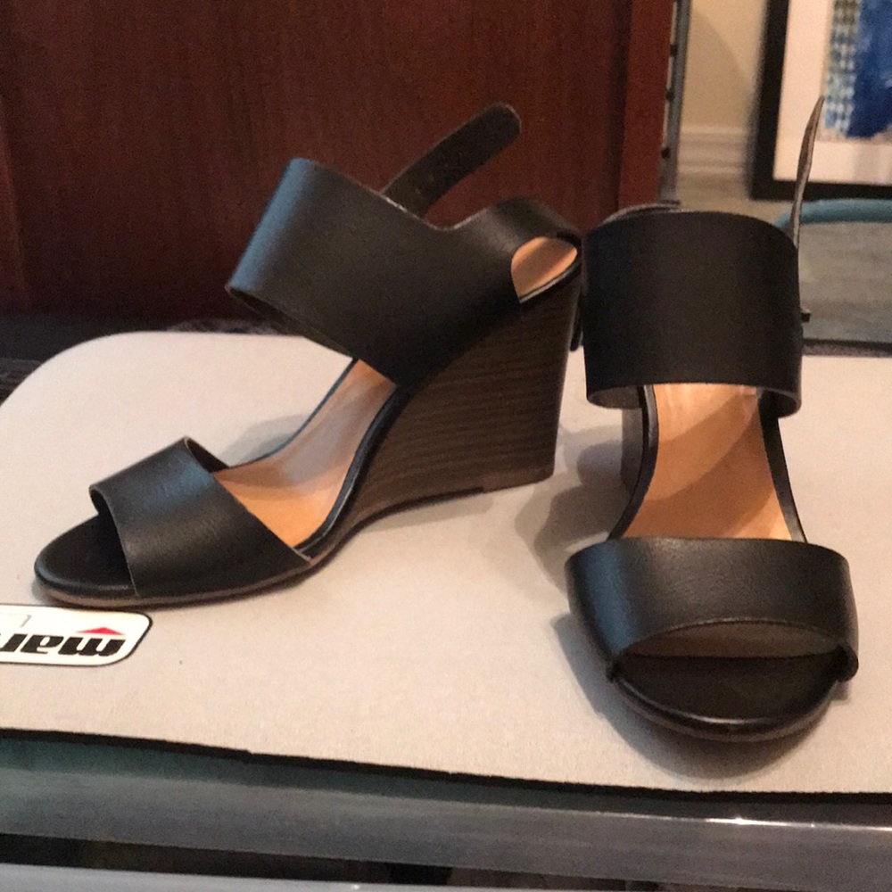 Old navy stacked heel wedges sandals pumps